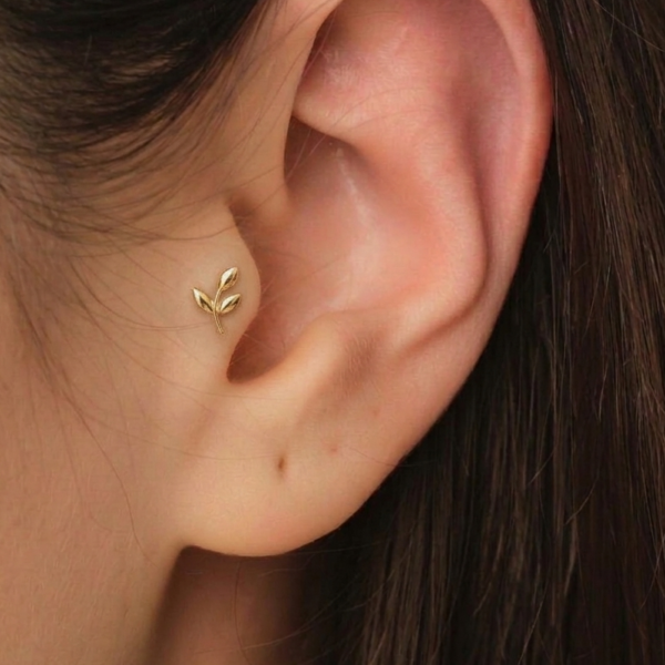 Mini Yaprak Altın Tragus Piercing Küpe