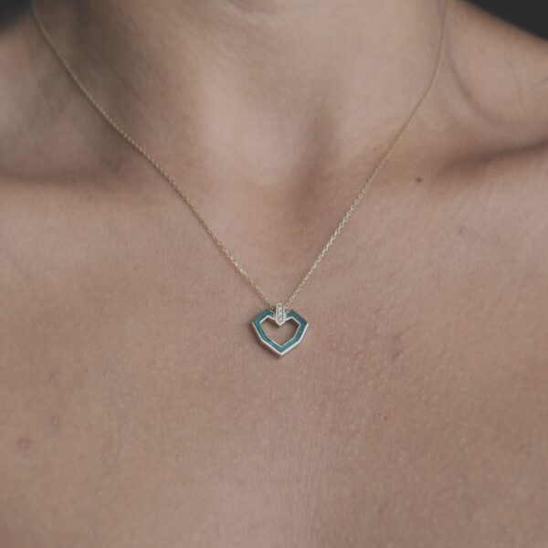 Yeşil Mineli Altın Kalp Kolye