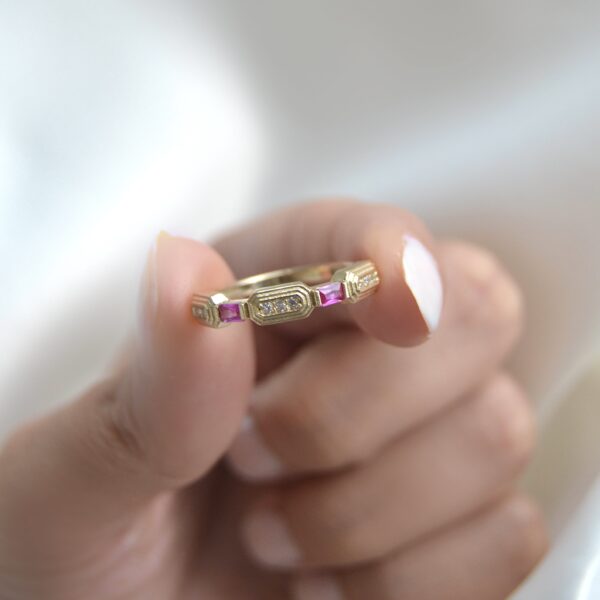 Ruby Taşlı Altın Yüzük